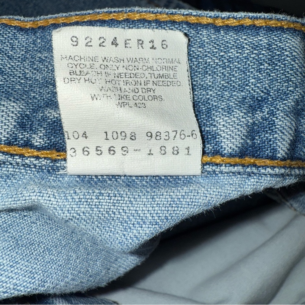 Y2K-10-1998-Vintage Levi’s boxy fit short size 34 - Picture 10 of 15